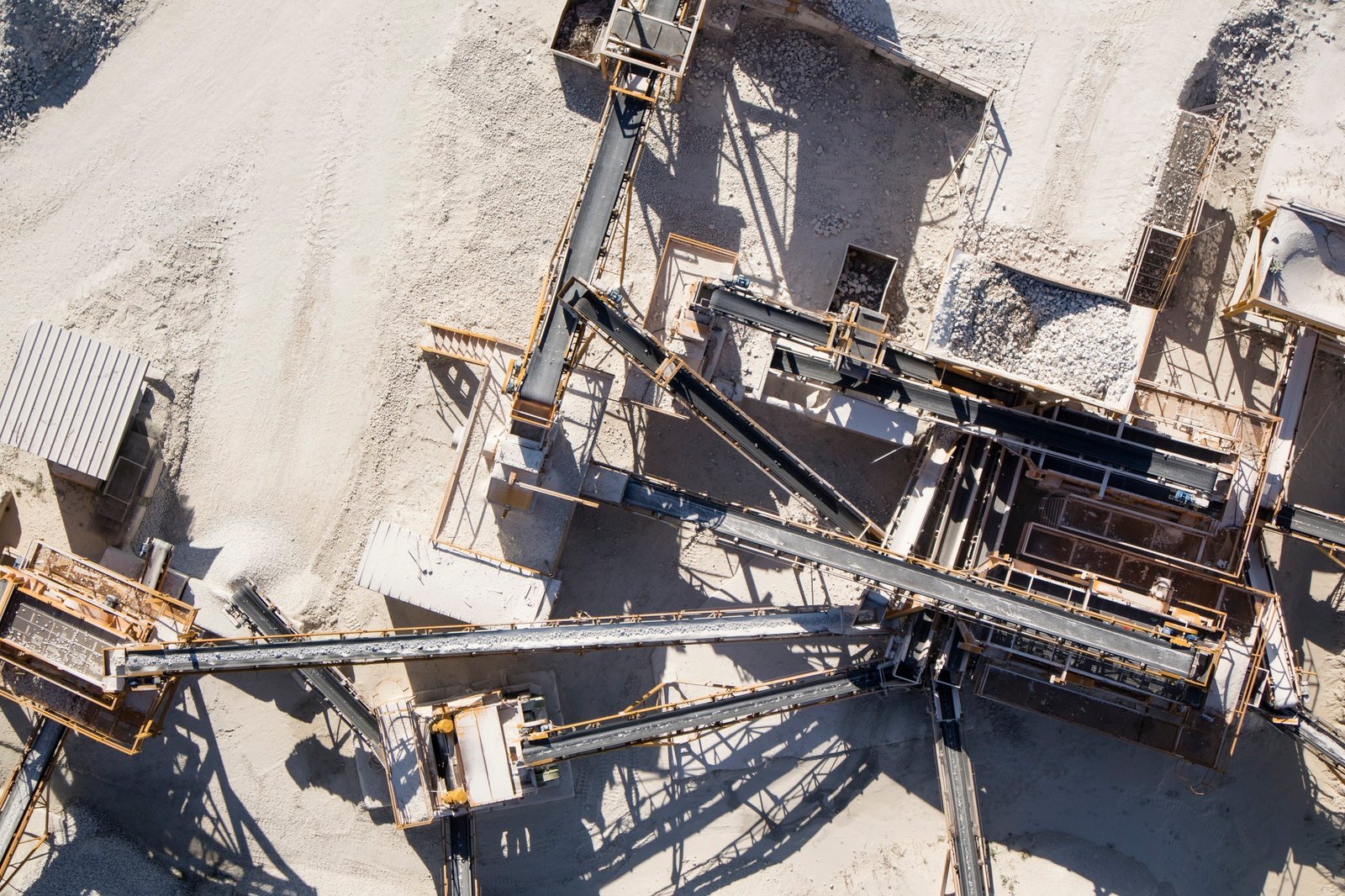 Factory of aggregates for construction